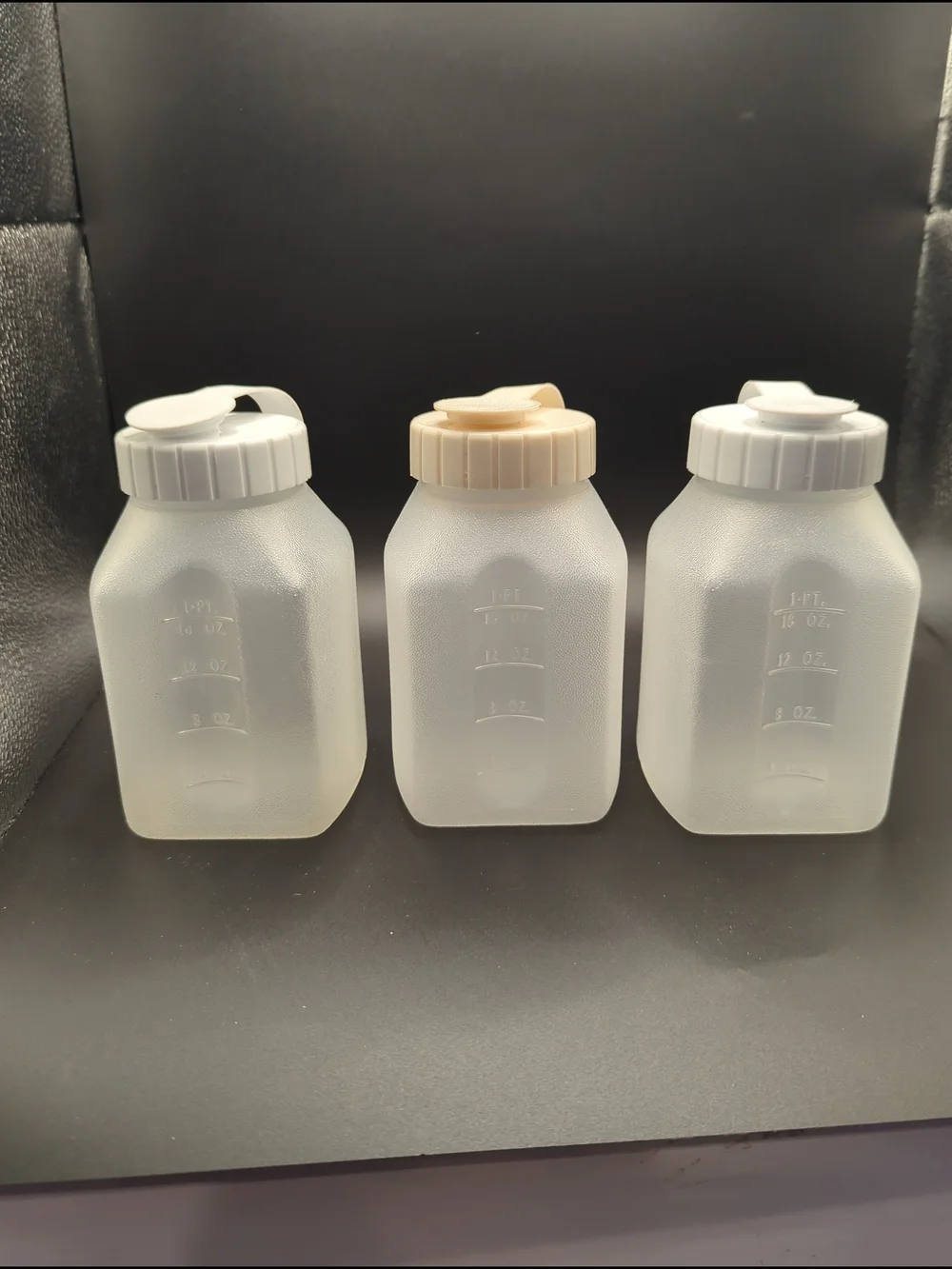 Lot of 3 - Rubbermaid One Pint 0229 Drink Bottles Servin Saver Flip Top Lids 246